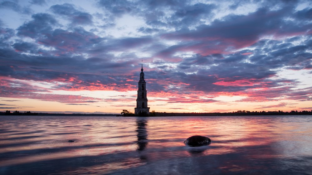 Затопленная церковь в Калязине