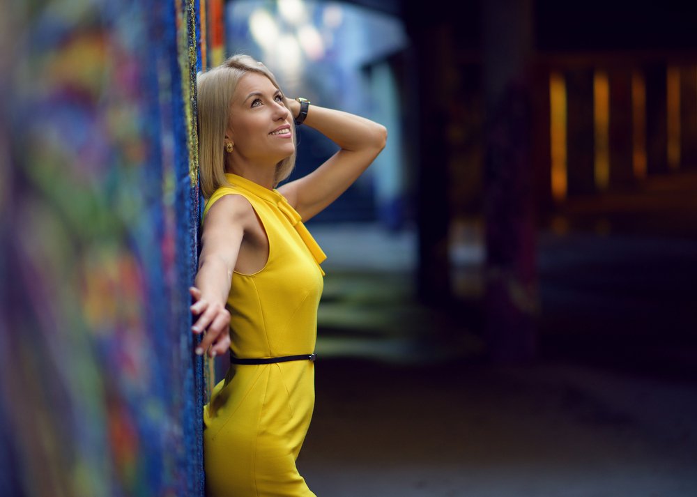 Желтое платье