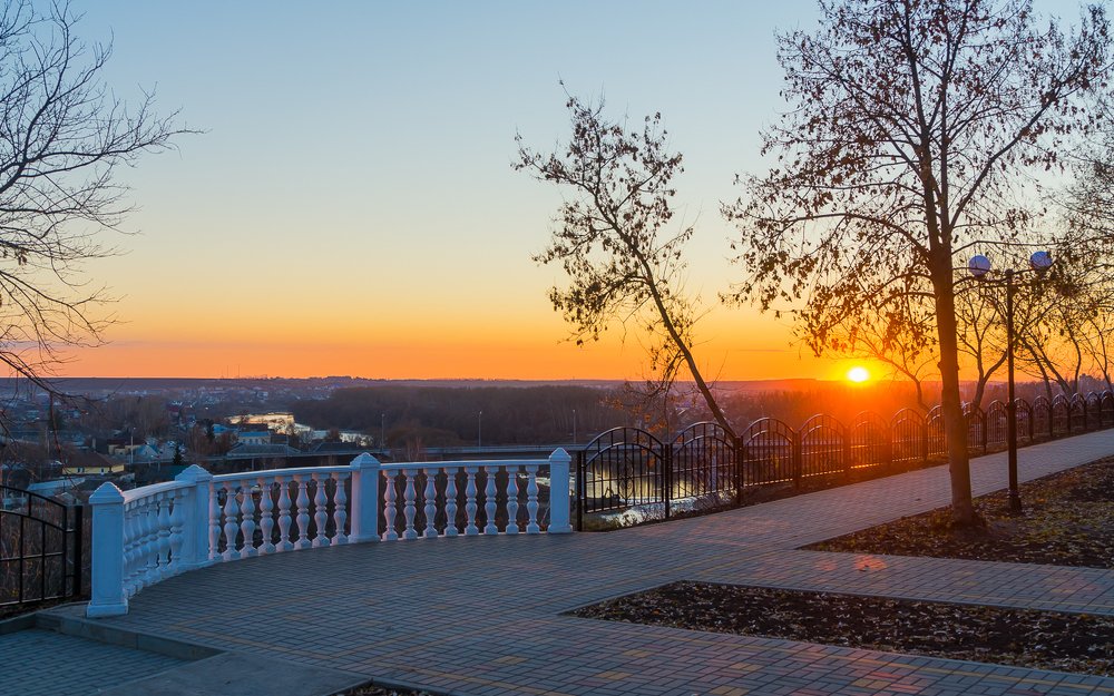 Закат солнца в городе.