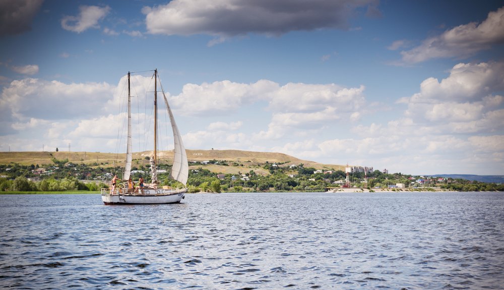 Парусник на Волге