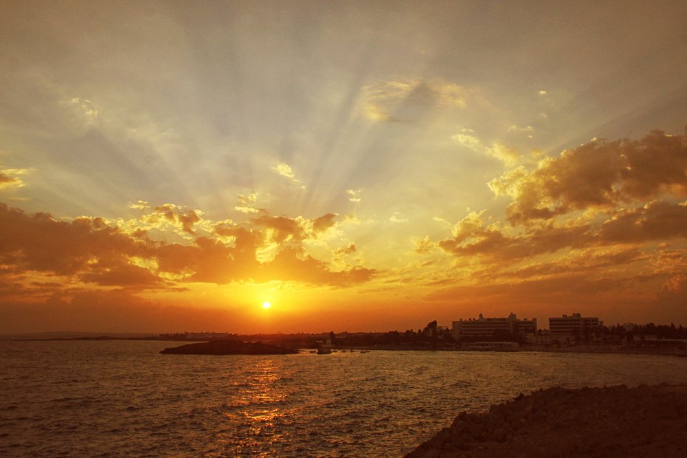 Закат на Кипре