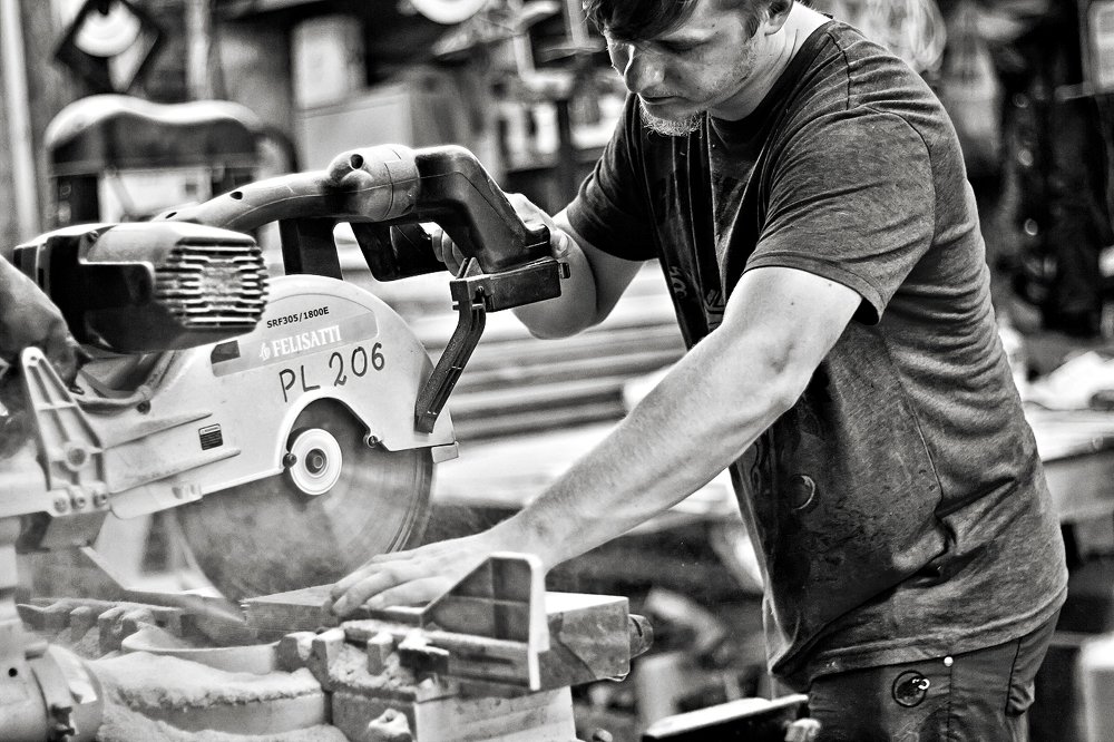 в мастерской