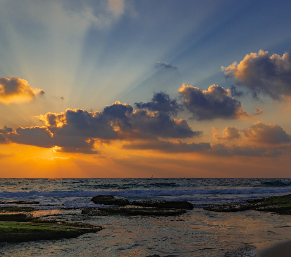 Закат на Средиземном море