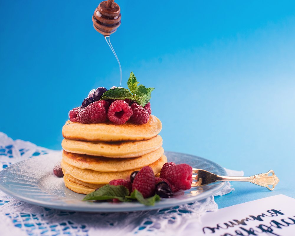 панкейки с фруктами