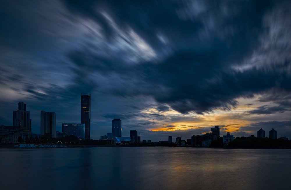 Город на закате.