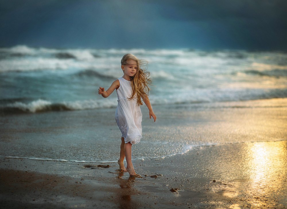 Девочка и море