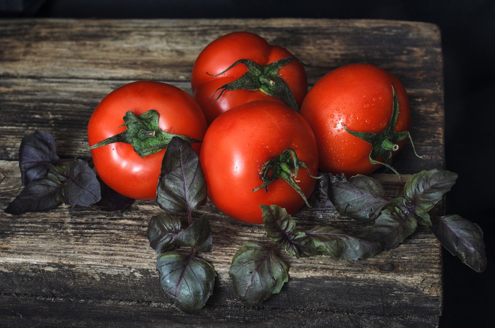 Красные помидоры