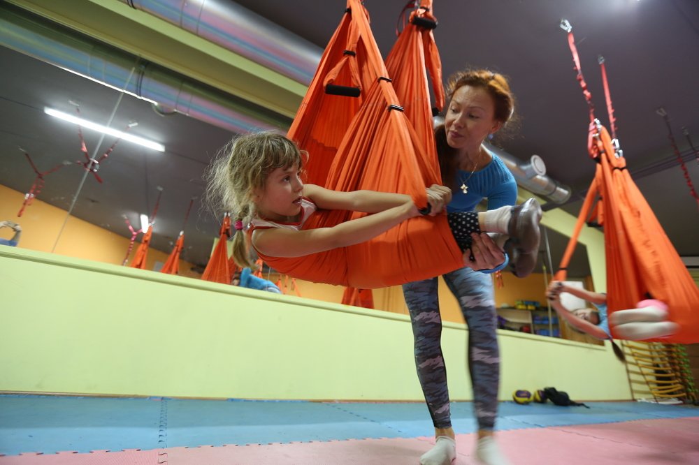 Первая тренировка йогой в гамаках