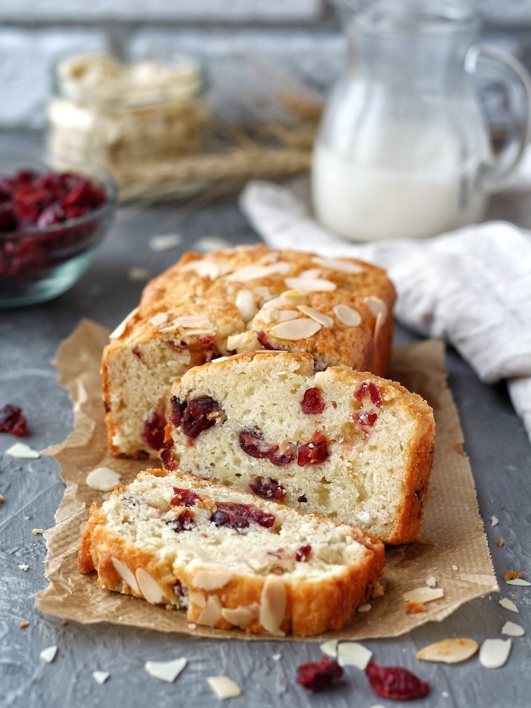 Кекс с клюквой