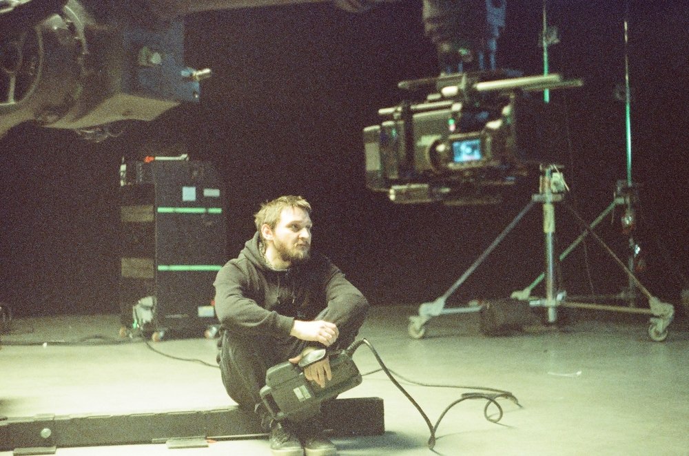 2i5.Shot on film)