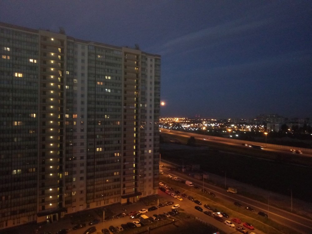 лунная ночь в городе