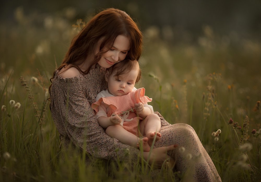 в объятии мамы