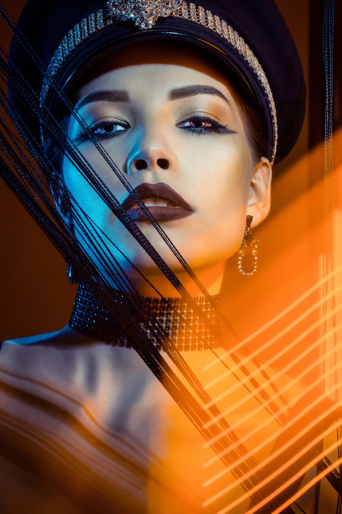 Девушка в фуражке