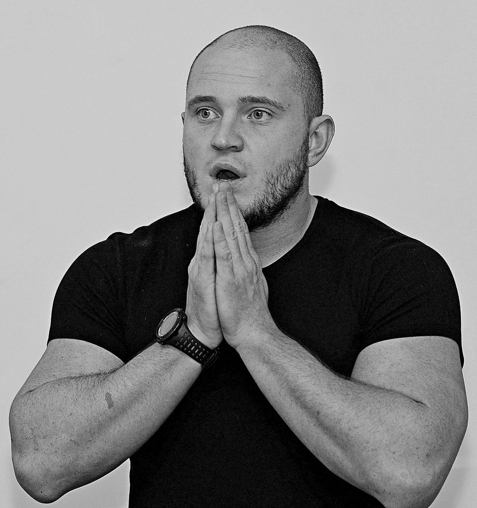 Антон Бритва перед слушателями