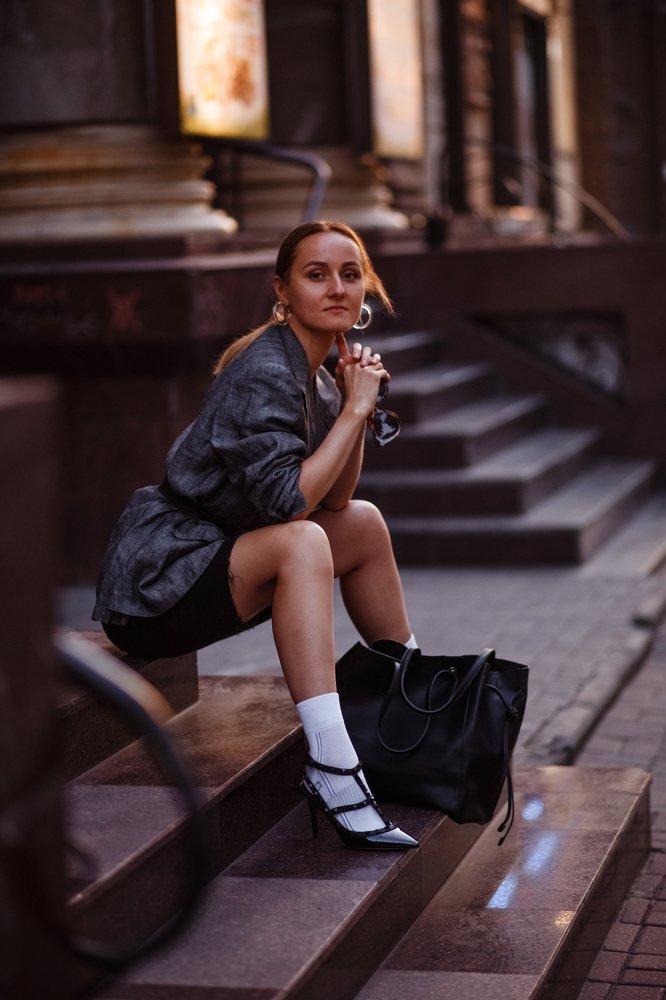 Юля ступеньки