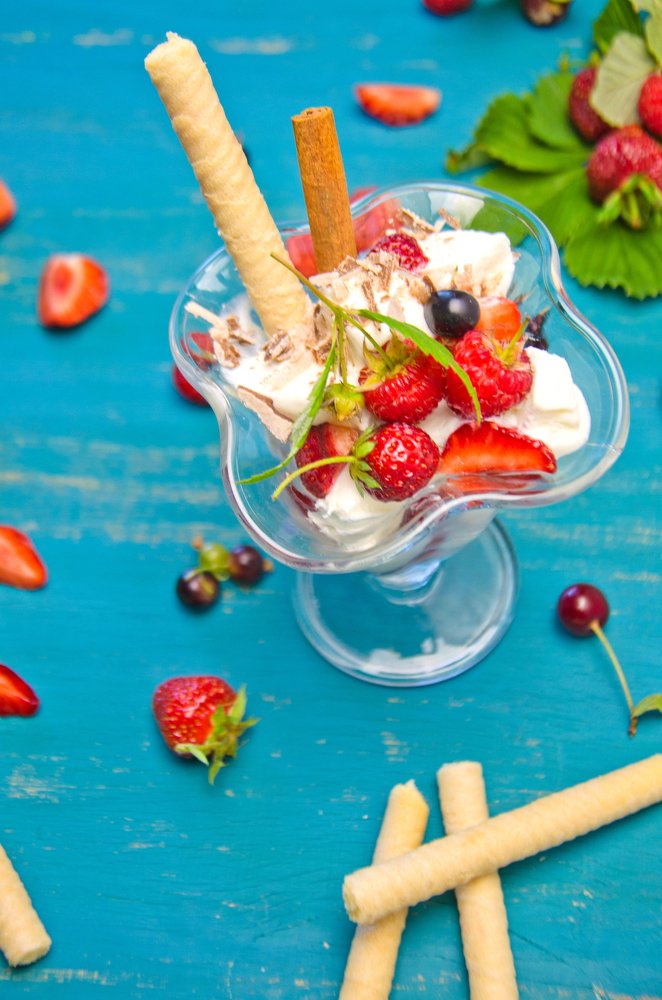 мороженое с ягодами