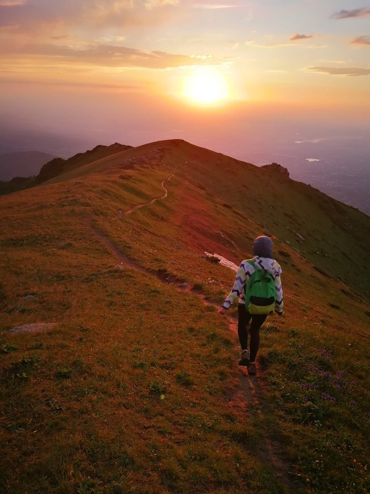 In pursuit of the sun/ в погоне за солнцем.