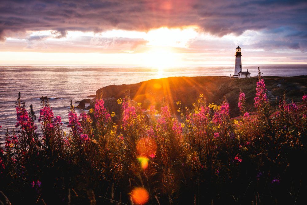 Маяк в закате