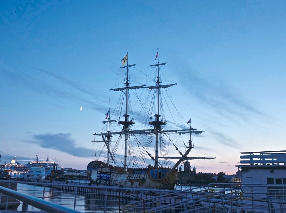 Белой ночью