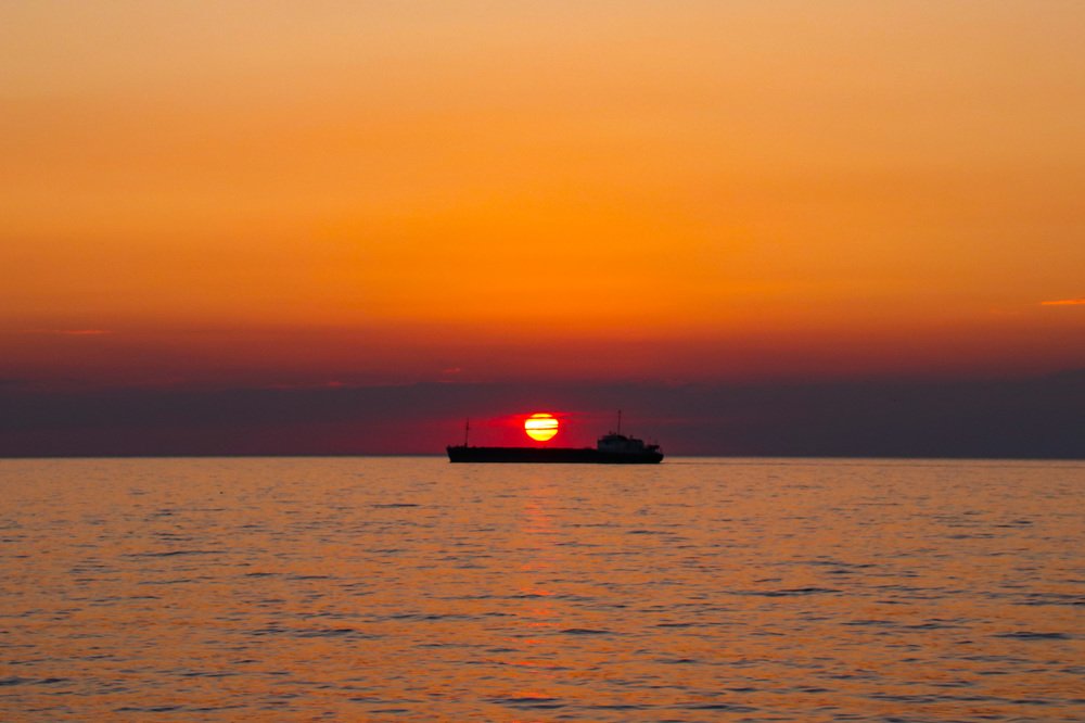 The ship and the sun