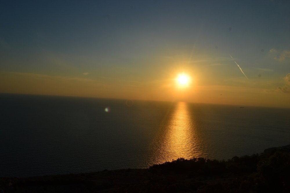 на скалах Мальты