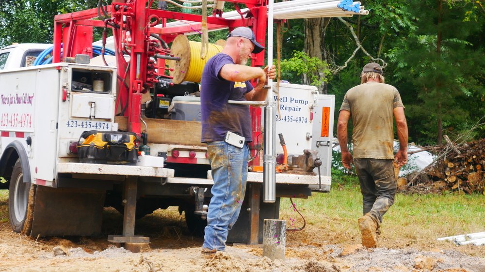Бурение скважины на воду..