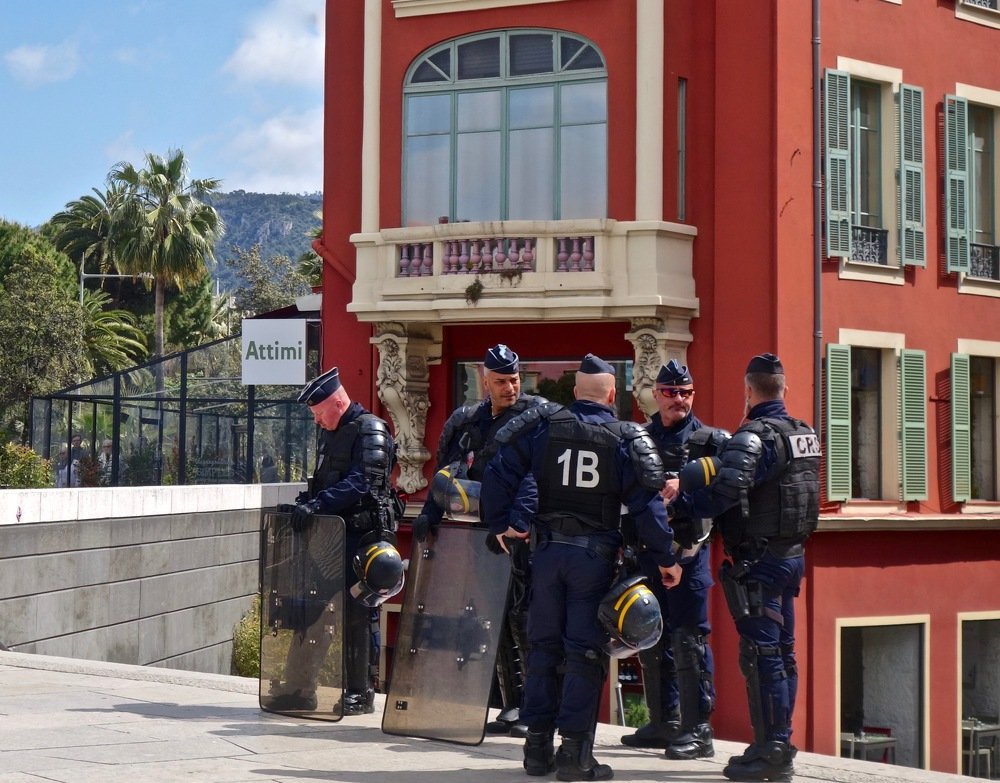 в ожидании Первомайской демонстрации