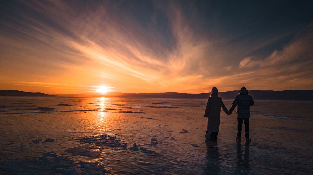 На заходящем солнце