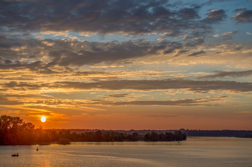 Вечер на Волге