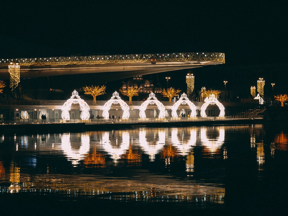 Новогодний мост в парке "Зарядье", Москва