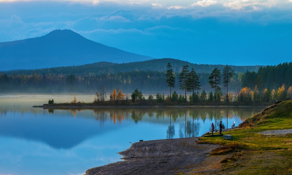 Прохладный вечер тёплой осенью.
