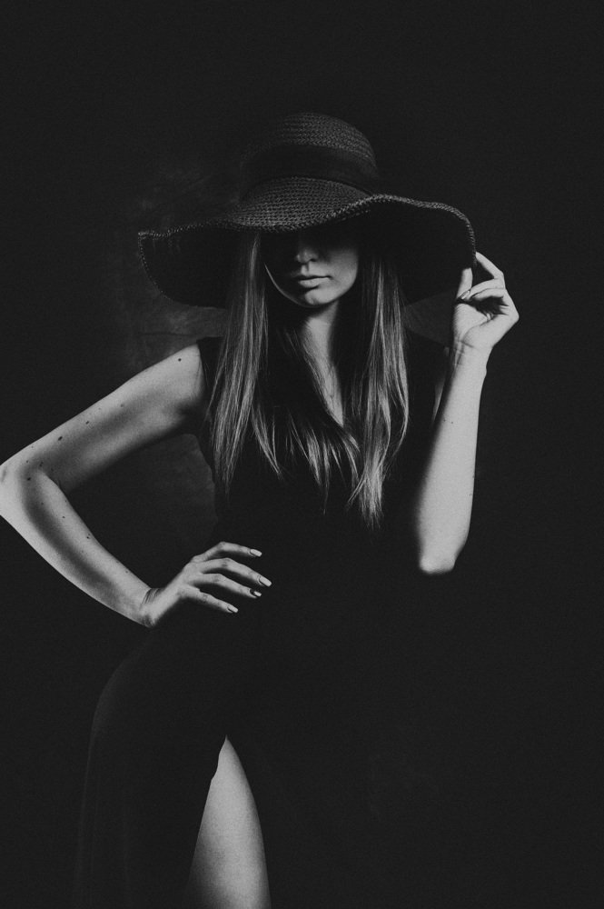 Девушка в шляпе