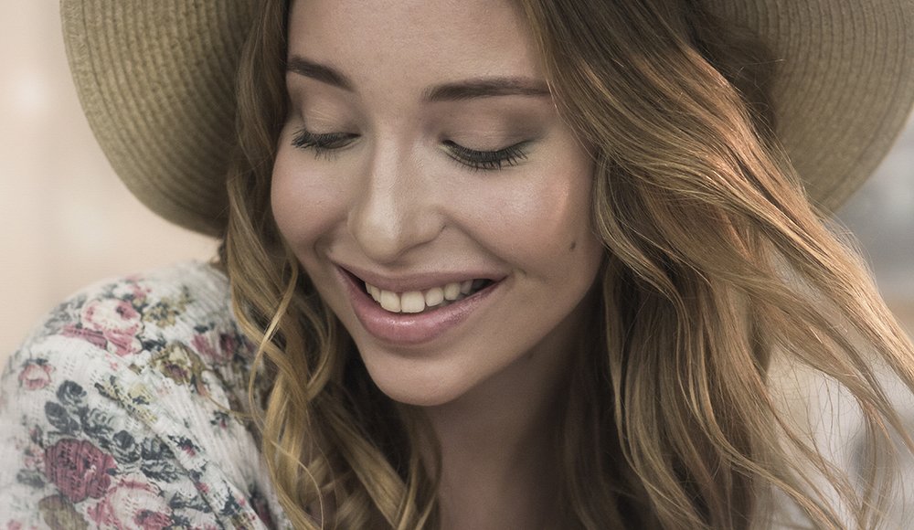 Девушка в шляпе