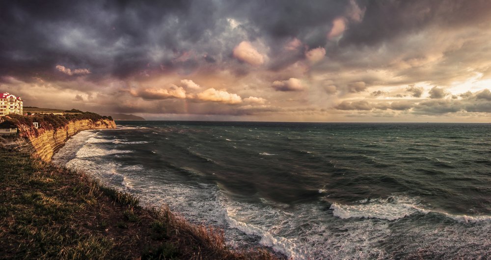 Начало шторма на закате