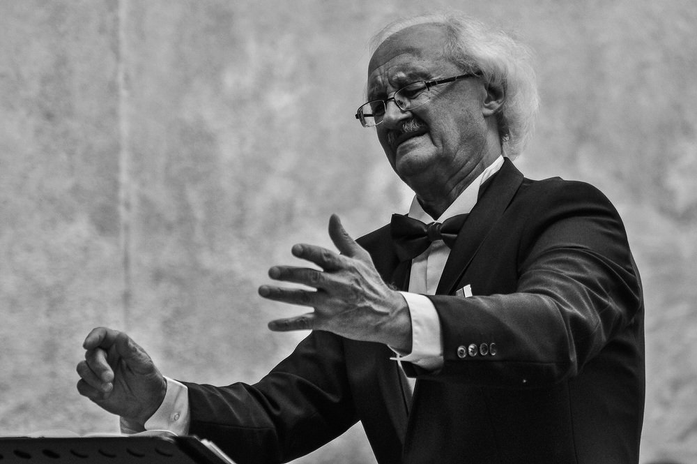 Дирижер хора