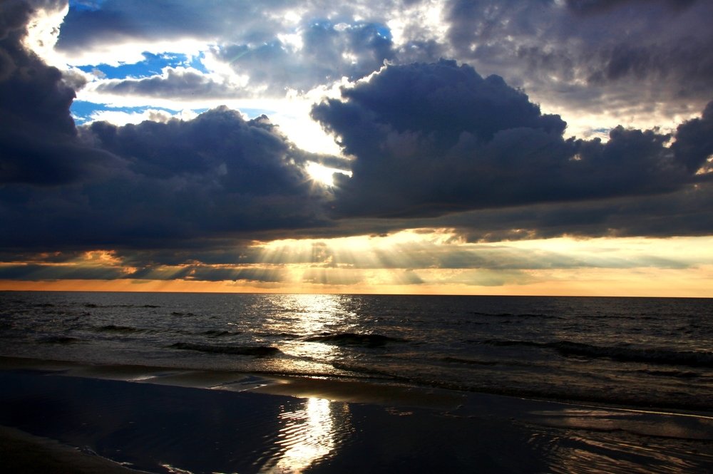 Закат на море