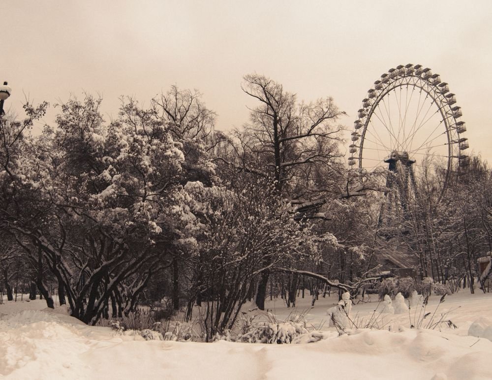 Из детства карточка на память...