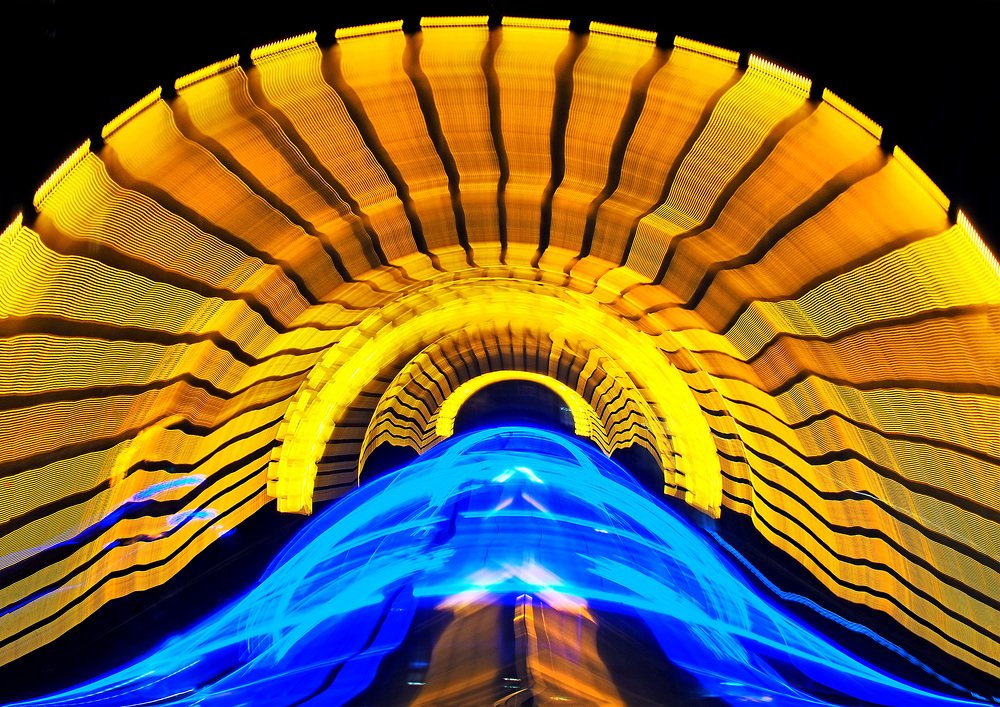 СОЛНЕЧНЫЙ ВЕЕР