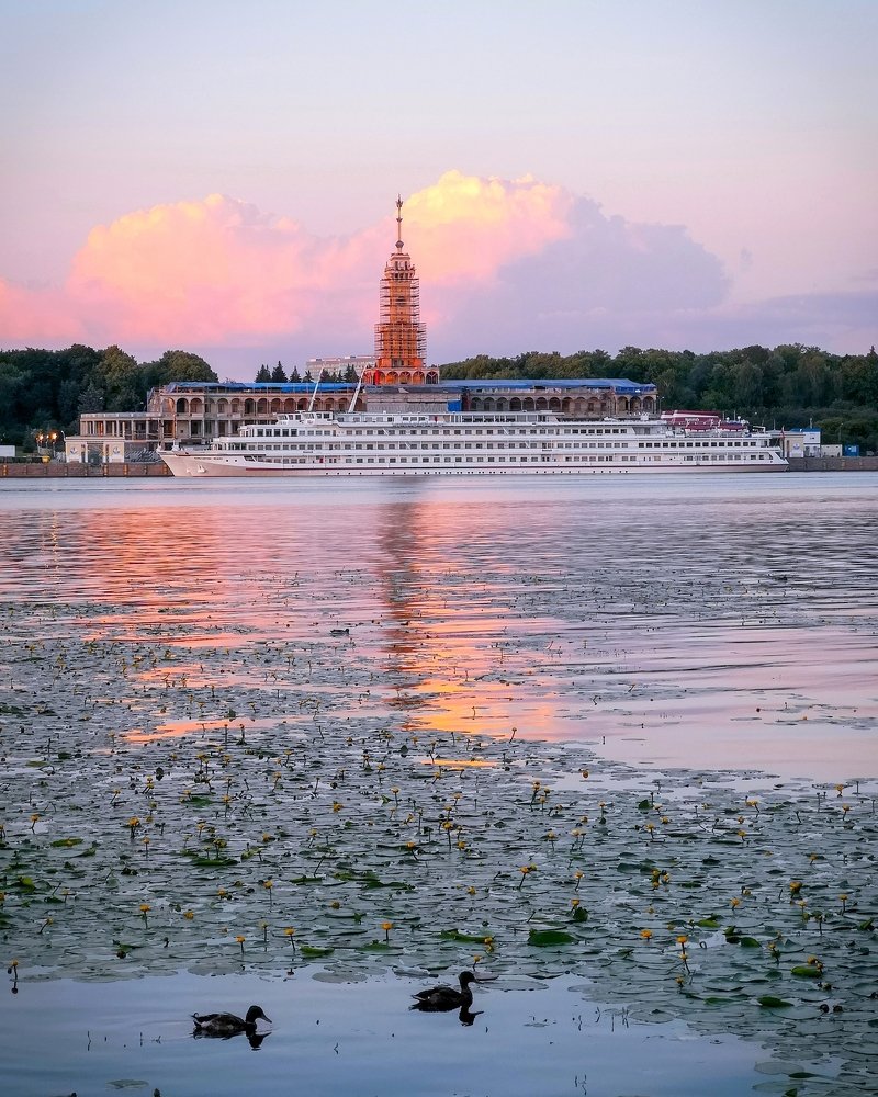 Закат на Химкинском водохранилище....
