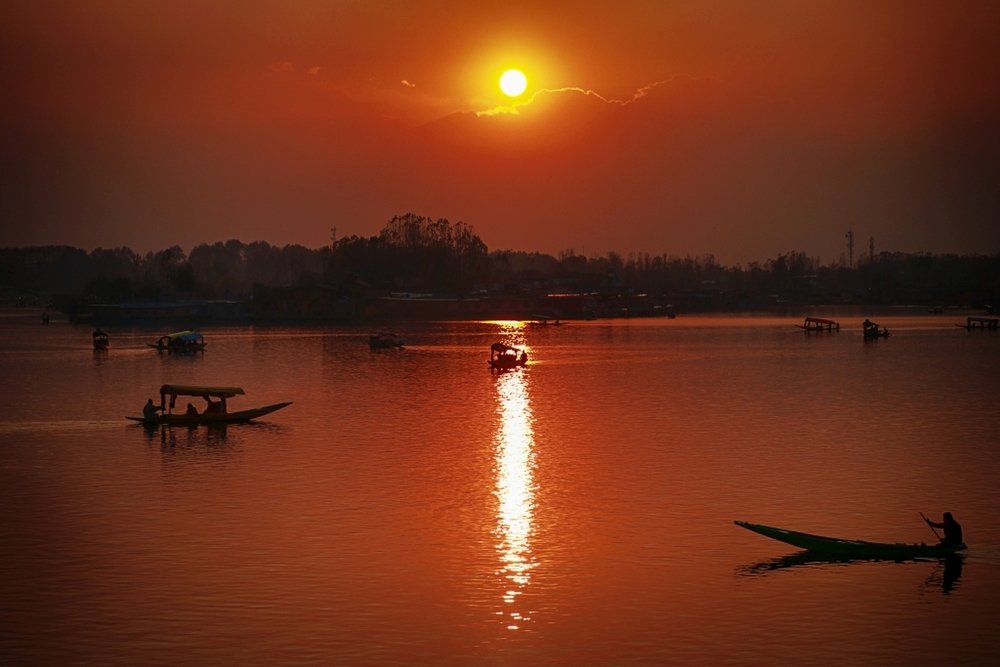 sunset at Dal Lake