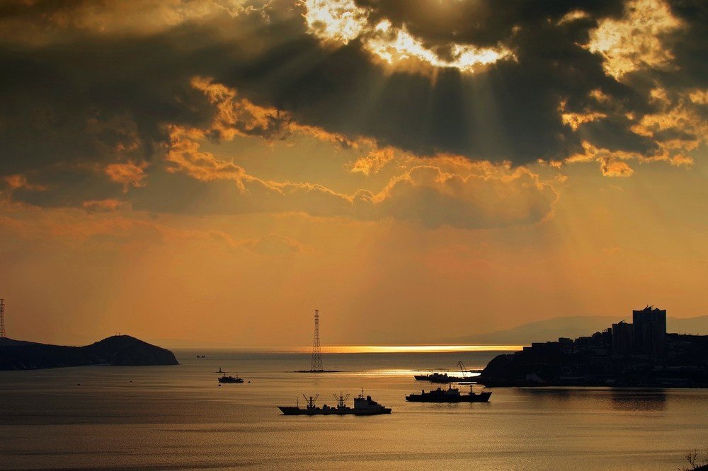 Мартовским вечером в проливе Босфор Восточный