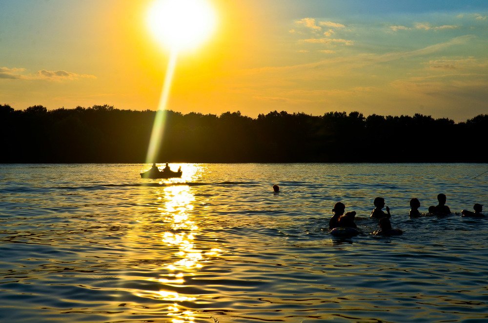 Закат на реке Волга