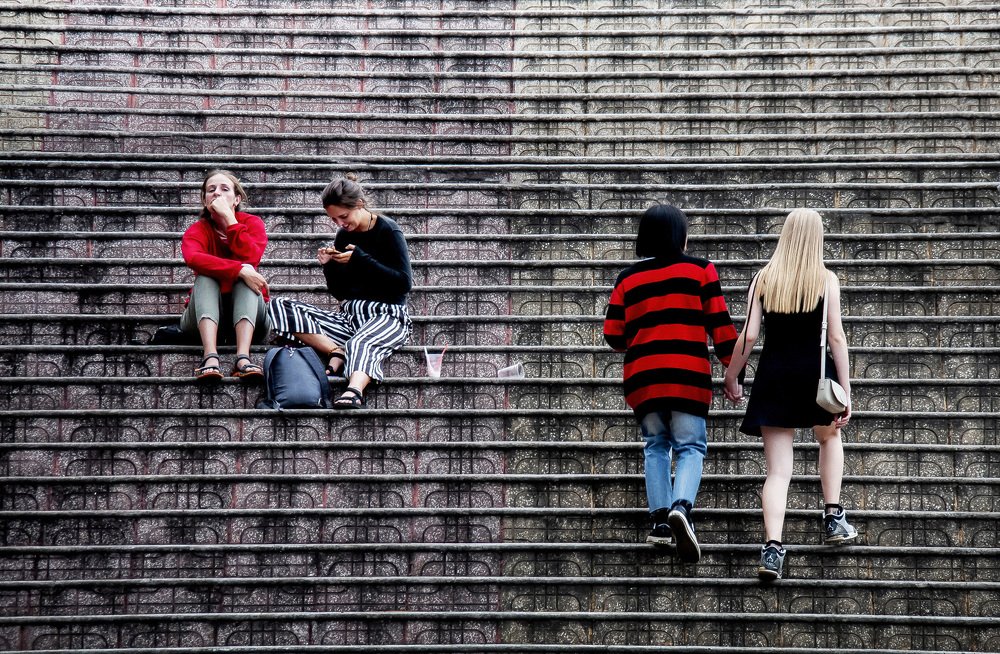 CUỘC SỐNG MUÔN MÀU