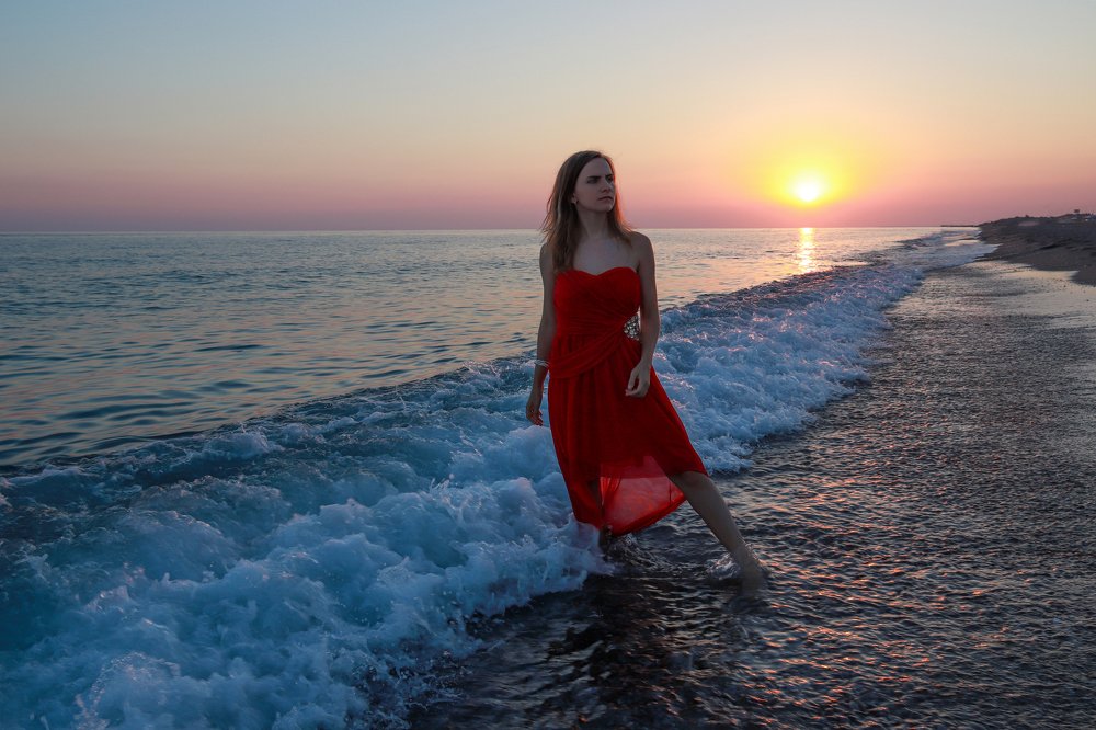 Девушка и море