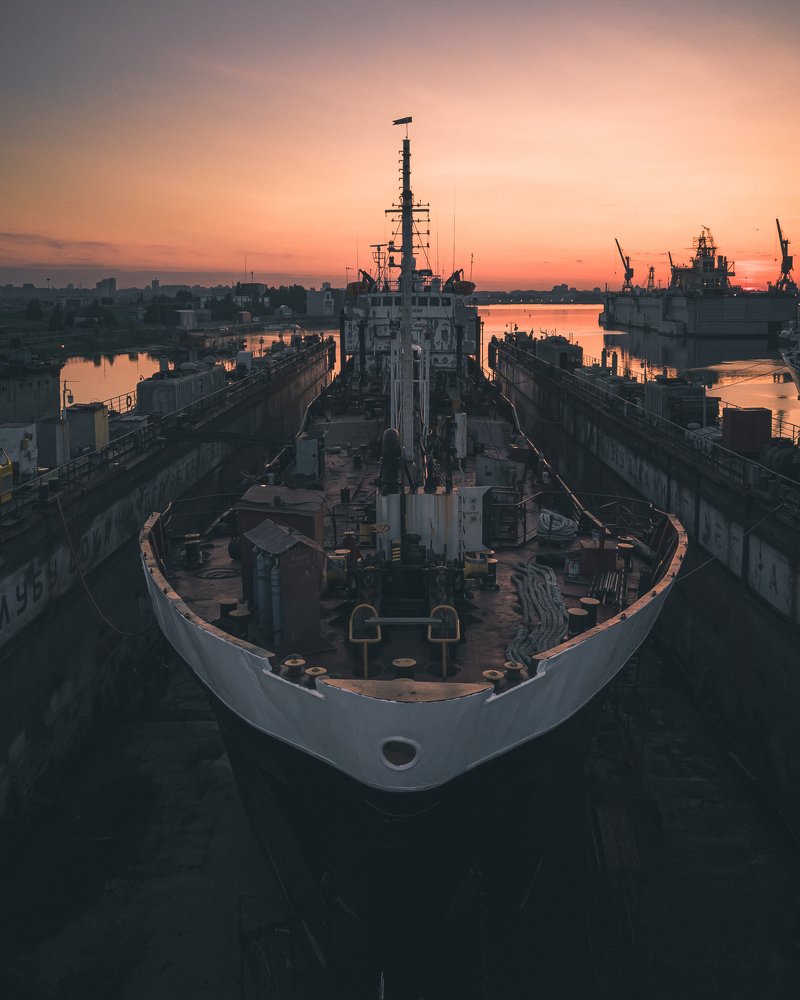 Sunrise at shipwreck