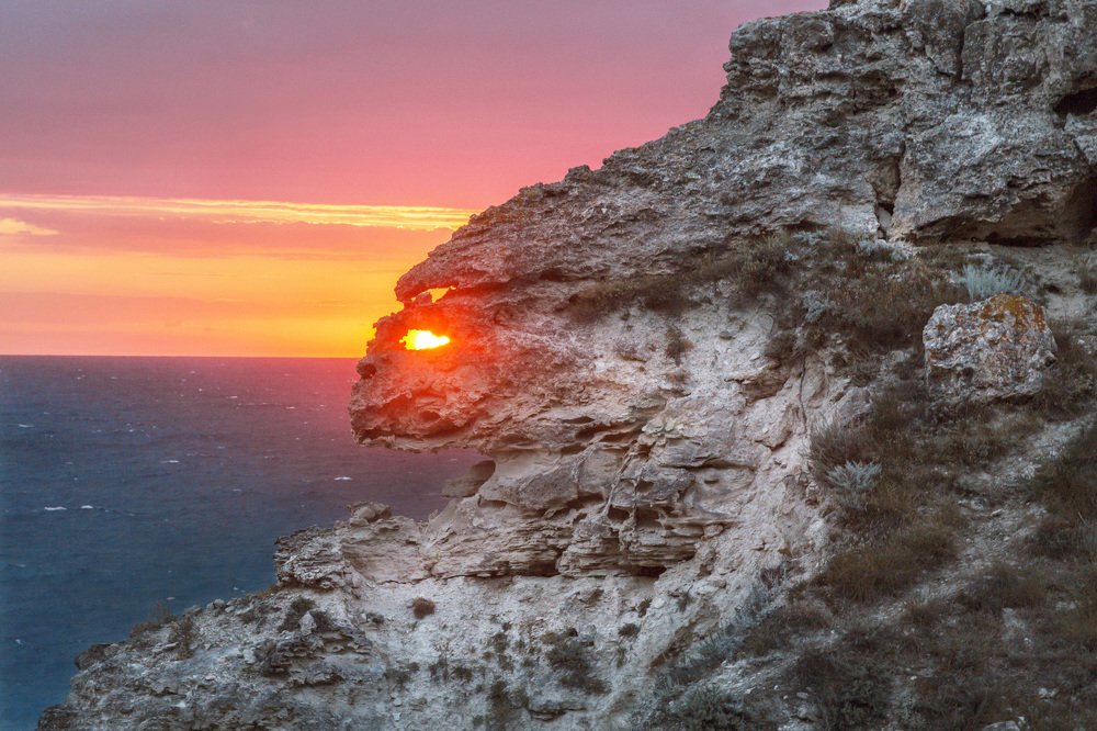 Горящий глаз дракона.