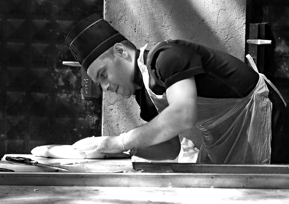 Разделка форели требует умения.