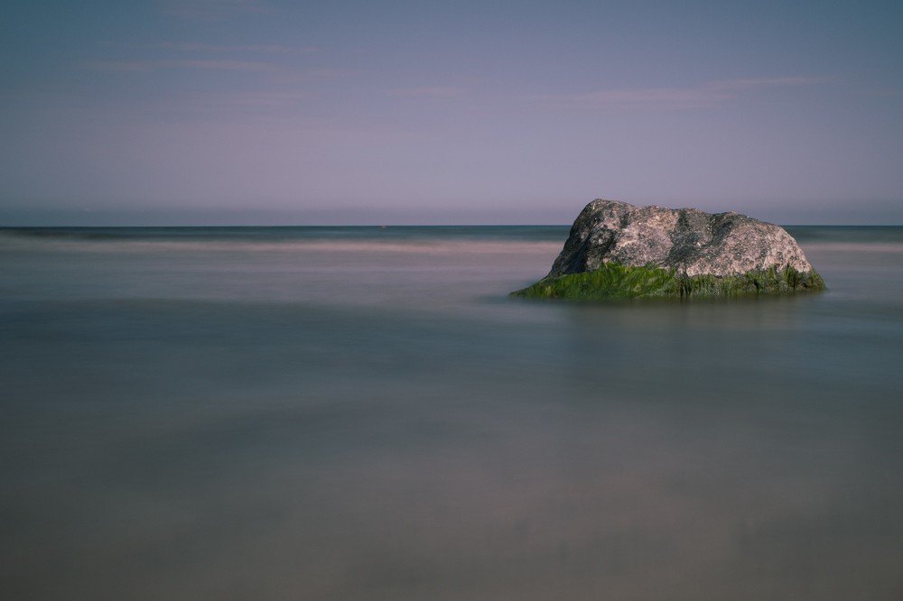 Одинокий камень