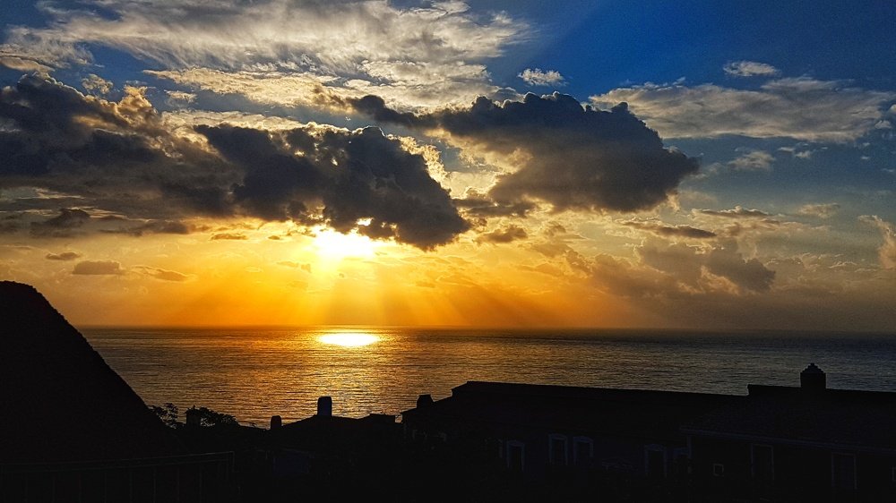 Яркий рассвет