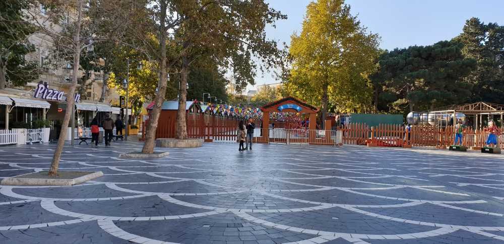 Баку - С наступающим Новым Годом